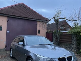 2009 BMW 5 серии 520i V (E60/E61) Рестайлинг, серебристый, 850000 рублей, вид 3