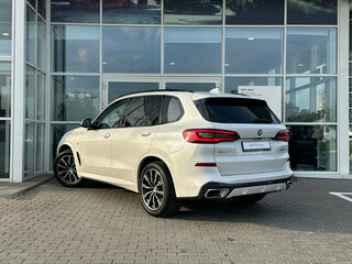 2020 BMW X5 40i IV (G05/G18), белый, 5850000 рублей, вид 3