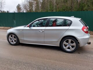 2005 BMW 1 серии 118i I (E81/E82/E87/E88), серебристый, 1250000 рублей, вид 4