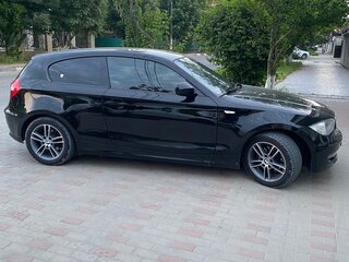 2011 BMW 1 серии 116i I (E81/E82/E87/E88) Рестайлинг, чёрный, 750000 рублей, вид 3