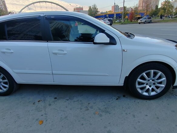 2013 Opel Astra H Рестайлинг, белый, 860000 рублей - вид 1