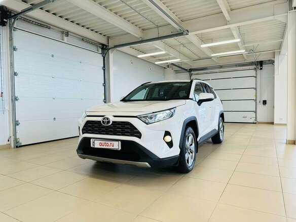 2019 Toyota RAV4 V (XA50), белый, 3100000 рублей - вид 2
