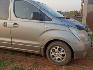 2011 Hyundai H-1 II, серебристый, 1300000 рублей, вид 3