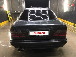 2002 Mercedes-Benz E-Класс 270 II (W210, S210) Рестайлинг, чёрный, 590000 рублей, вид 5
