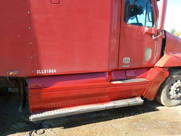 2006 Freightliner Century Class, красный, 990000 рублей - вид 17