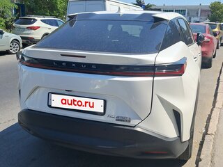 2023 Lexus RZ 450e, белый, 5419000 рублей, вид 5