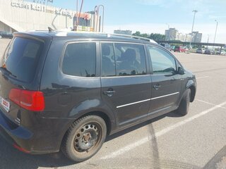 2012 Volkswagen Touran I Рестайлинг 2, чёрный, 828548 рублей, вид 4