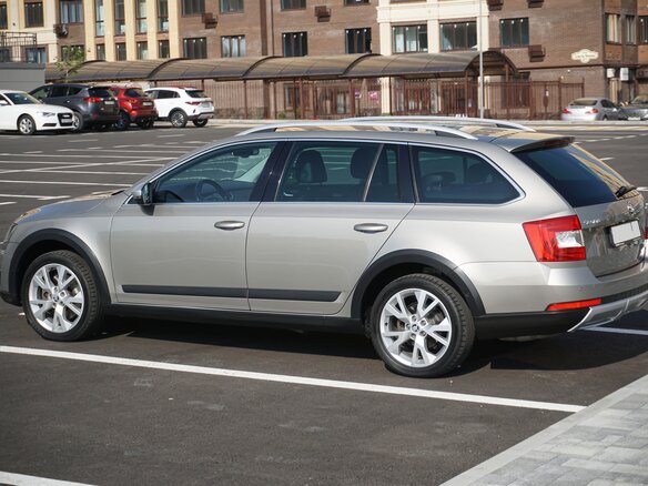 2014 Skoda Octavia Scout III (A7), бежевый, 1930000 рублей - вид 6
