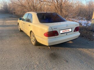 1997 Mercedes-Benz E-Класс 220 II (W210, S210), белый, 340000 рублей, вид 5