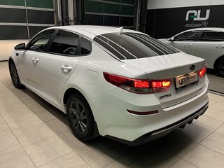 2020 Kia Optima IV Рестайлинг, белый, 1990000 рублей, вид 4