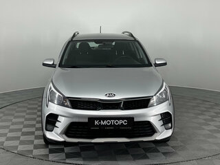 2021 Kia Rio X IV Рестайлинг, серебристый, 1410000 рублей, вид 2