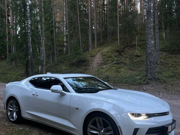 2016 Chevrolet Camaro VI, белый, 3000000 рублей - вид 1
