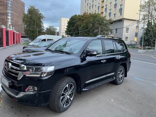 2019 Toyota Land Cruiser 200 Series Рестайлинг 2, чёрный, 9000000 рублей, вид 1