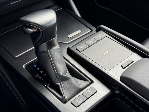 2020 Lexus ES 250 VII, белый, 4330000 рублей - вид 7