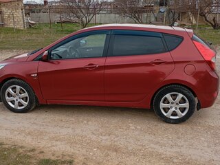 2012 Hyundai Solaris I, красный, 690000 рублей, вид 4
