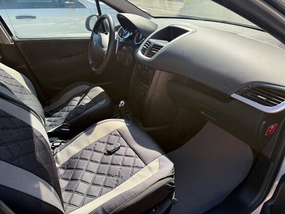 2008 Peugeot 207 I, серебристый, 500000 рублей - вид 4