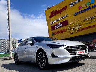 2021 Hyundai Sonata VIII (DN8), серебристый, 2900000 рублей, вид 3