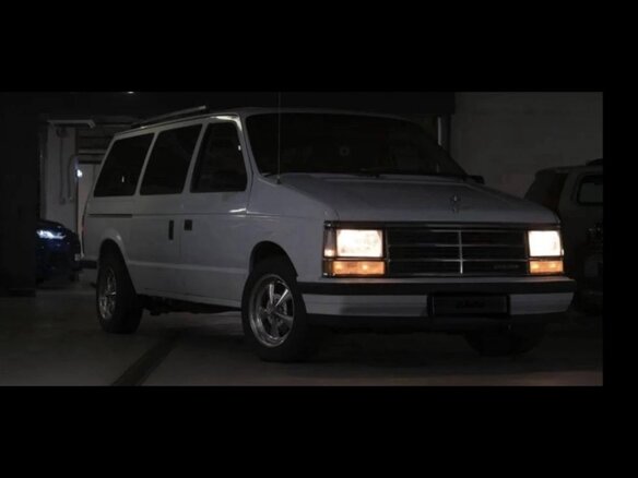 1990 Dodge Caravan I, белый, 700000 рублей