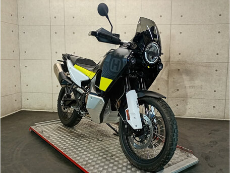 2023 Husqvarna Norden 901, серебристый, 1400000 рублей, вид 2