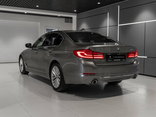 2017 BMW 5 серии 520d xDrive VII (G30/G31/G38), серый, 2575000 рублей, вид 4
