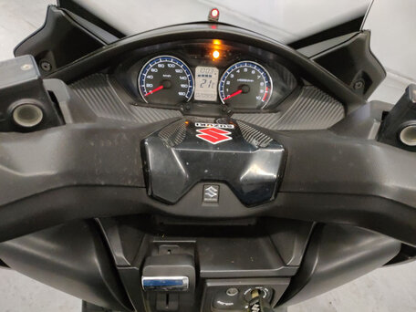 2017 Suzuki Burgman (SkyWave) 400, серый, 490000 рублей, вид 5