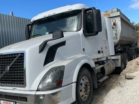 2011 Volvo VNL, белый, 6500000 рублей, вид 1