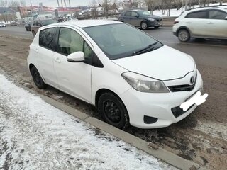 2012 Toyota Vitz III (XP130), белый, 600000 рублей, вид 4