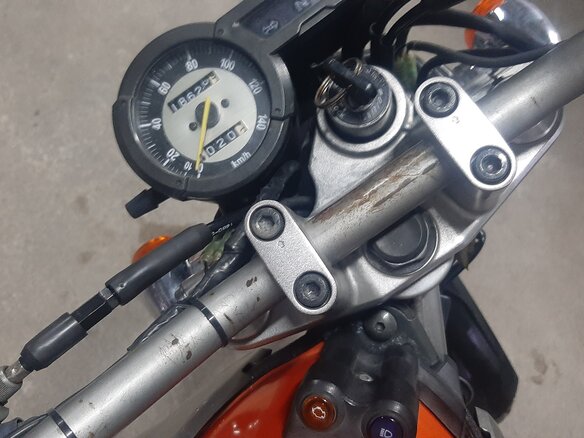 2010 Yamaha XG250 Tricker, оранжевый - вид 4