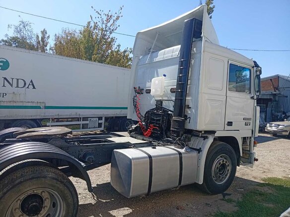 1987 Volvo F-Series, белый, 850000 рублей - вид 5