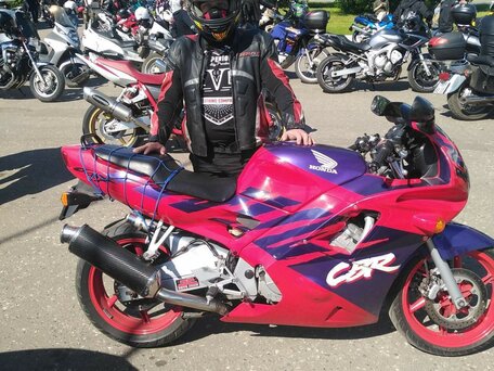 1993 Honda CBR 600F, красный, 2000000 рублей, вид 3