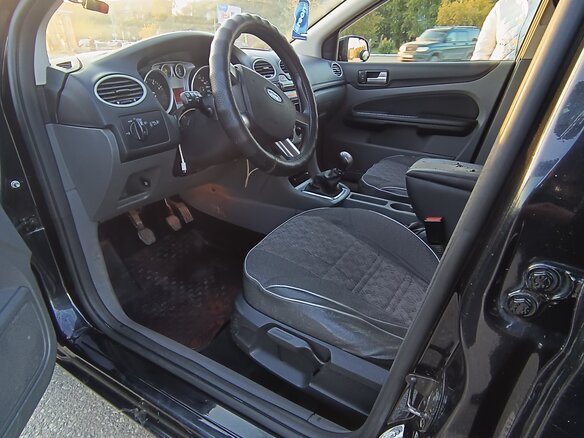 2010 Ford Focus II Рестайлинг, чёрный, 680000 рублей - вид 5