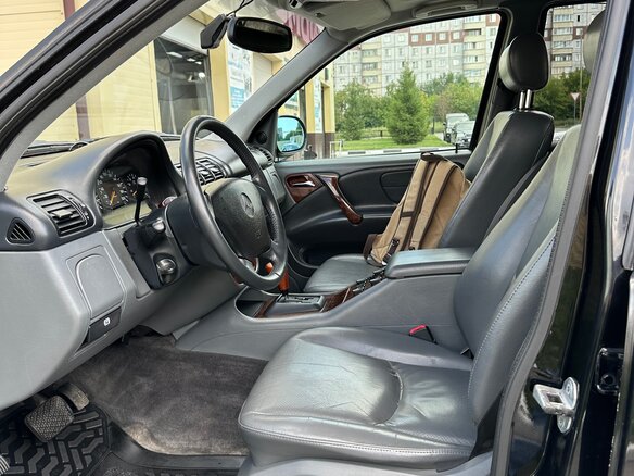 1998 Mercedes-Benz M-Класс 430 I (W163), чёрный, 1300000 рублей - вид 11