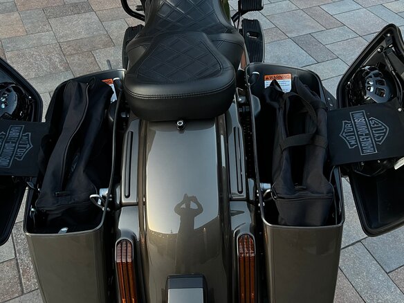 2021 Harley-Davidson CVO Road Glide, золотистый, 3100000 рублей - вид 10