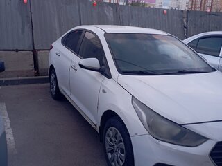 2017 Hyundai Solaris II, серебристый, 650000 рублей, вид 1