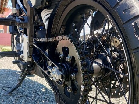 2020 Husqvarna Svartpilen 401, чёрный, 580000 рублей, вид 5