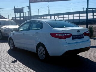 2013 Kia Rio 4-speed III, белый, 999990 рублей, вид 4