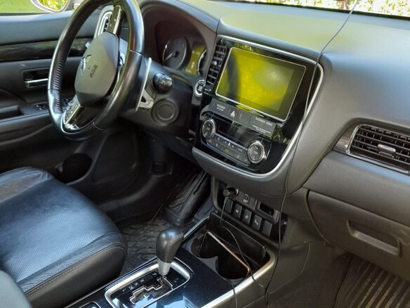 2017 Mitsubishi Outlander III Рестайлинг 2, чёрный, 2200000 рублей - вид 2