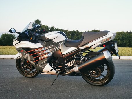 2006 Kawasaki ZX1400C, белый, 806596 рублей, вид 2