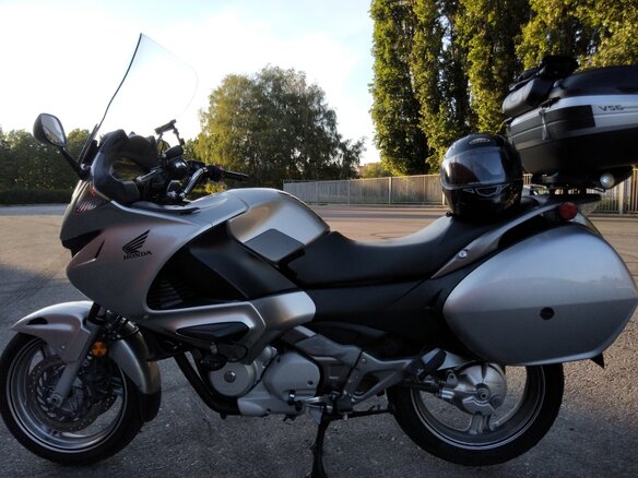 2011 Honda NT700V Deauville, серебристый, 570000 рублей - вид 2