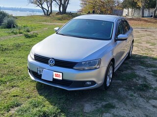2013 Volkswagen Jetta VI, серебристый, 900000 рублей, вид 2