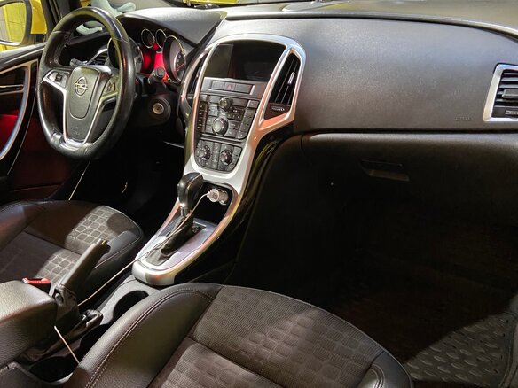 2014 Opel Astra GTC J Рестайлинг, жёлтый - вид 8