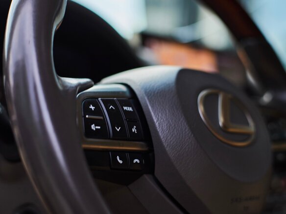 2018 Lexus LX 570 III Рестайлинг 2, серый, 8000000 рублей - вид 25