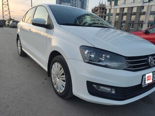 2018 Volkswagen Polo V Рестайлинг, белый, 1080000 рублей, вид 1