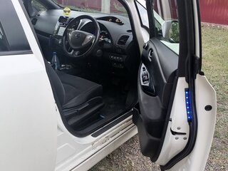 2014 Nissan Leaf (EM57) I (ZE0/AZE0), белый, 900000 рублей, вид 5