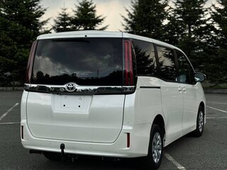 2020 Toyota Noah III (R80) Рестайлинг, белый, 2200000 рублей, вид 1
