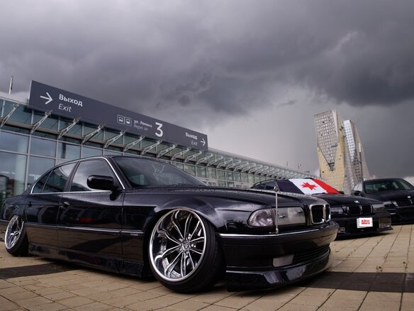 1995 BMW 7 серии 740i III (E38), серый, 1000000 рублей - вид 4