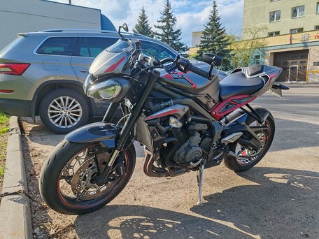 2020 Triumph Street Triple, серебристый, 650000 рублей, вид 1