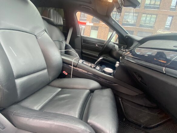 2009 BMW 7 серии 740i V (F01/F02/F04), белый, 1850000 рублей - вид 10