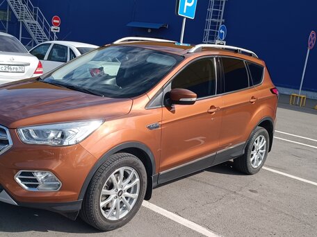 2017 Ford Kuga II Рестайлинг, коричневый, 2000000 рублей, вид 2