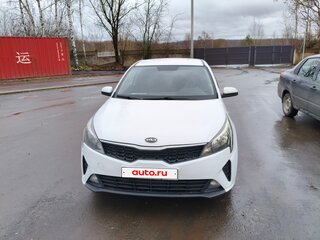 2021 Kia Rio IV Рестайлинг, белый, 1200000 рублей, вид 1
